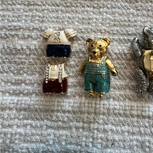 Bear pin with magnetic clothes and 1 bonus non magnetic bear